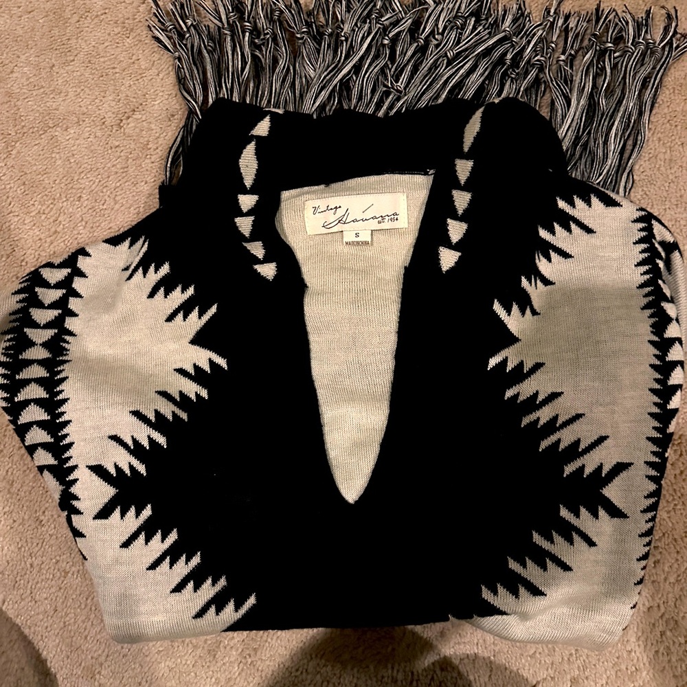 Brand new VINTAGE HAVANA poncho Aztec print with fringe- OS (S) tag